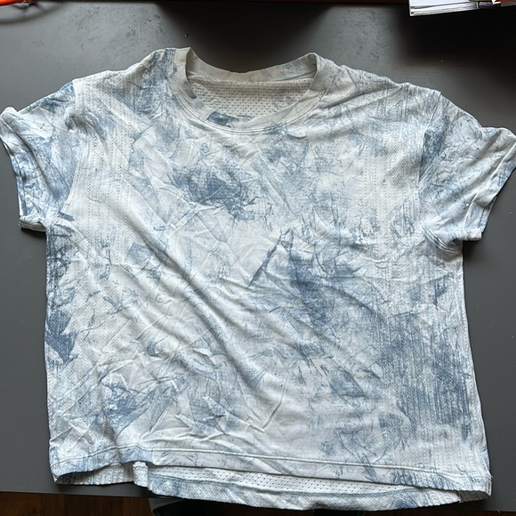 Lululemon Train to be Short sleeve *wash* - Picture 2 of 5